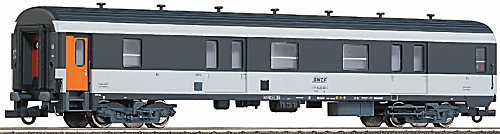 Baggage car in &quot;Corail&quot; livery<br /><a href='images/pictures/Roco/45191.jpg' target='_blank'>Full size image</a>